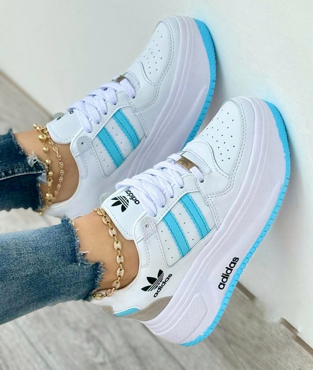 Adidas Doble Mujer – El Toque Final que Eleva Tu Estilo