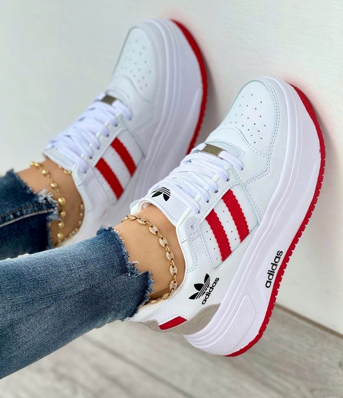 Adidas Doble Mujer – El Toque Final que Eleva Tu Estilo